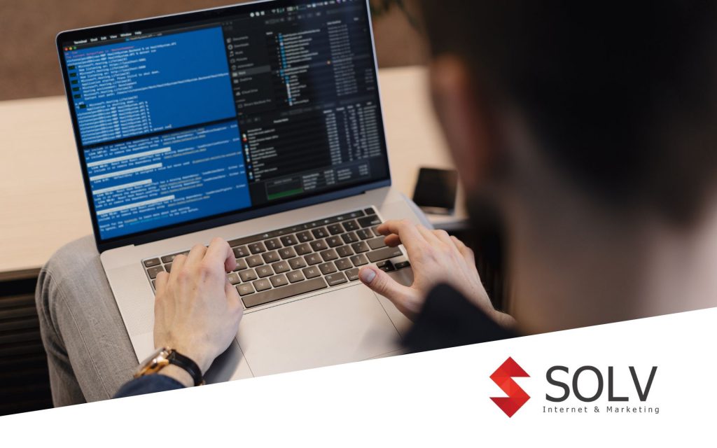 Osoba z SOLV tworzy serwis internetowy, koordynuje projekt graficzny i technologiczny.